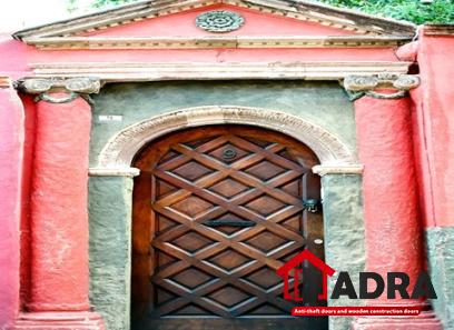 simple wooden door with complete explanations and familiarization