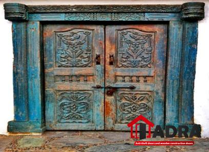 wooden antique doors with complete explanations and familiarization